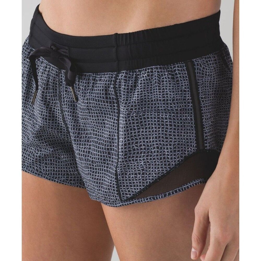 Lululemon Black White Hotty Hot Short 2.5" Size 6
